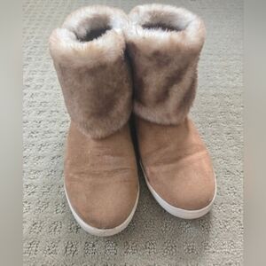London Fig Big Girls Tan Faux Fur Boots Size 5